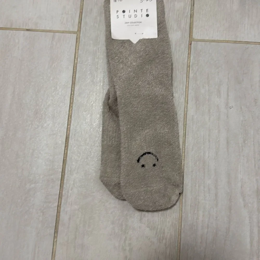 NWT fuzzy smiley pointe studio grip socks. Size small
